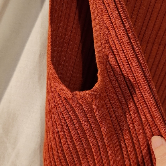Rust Ribbed Sleeveless Top - Picture 4 of 6
